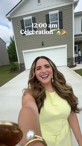 Habían visto este trend?✨ solo voy a decir que no fue fácil hacerlo, me quedo con los vlogs normales 😂 mi día como mamá + entrepreneur + creadora de contenido 🫶  #latinacontentcreator #latinamom #mamajoven #latinacreator #dayinmylifevlog #momvlogger #momcontentcreator #MomsofTikTok #momtiktok 