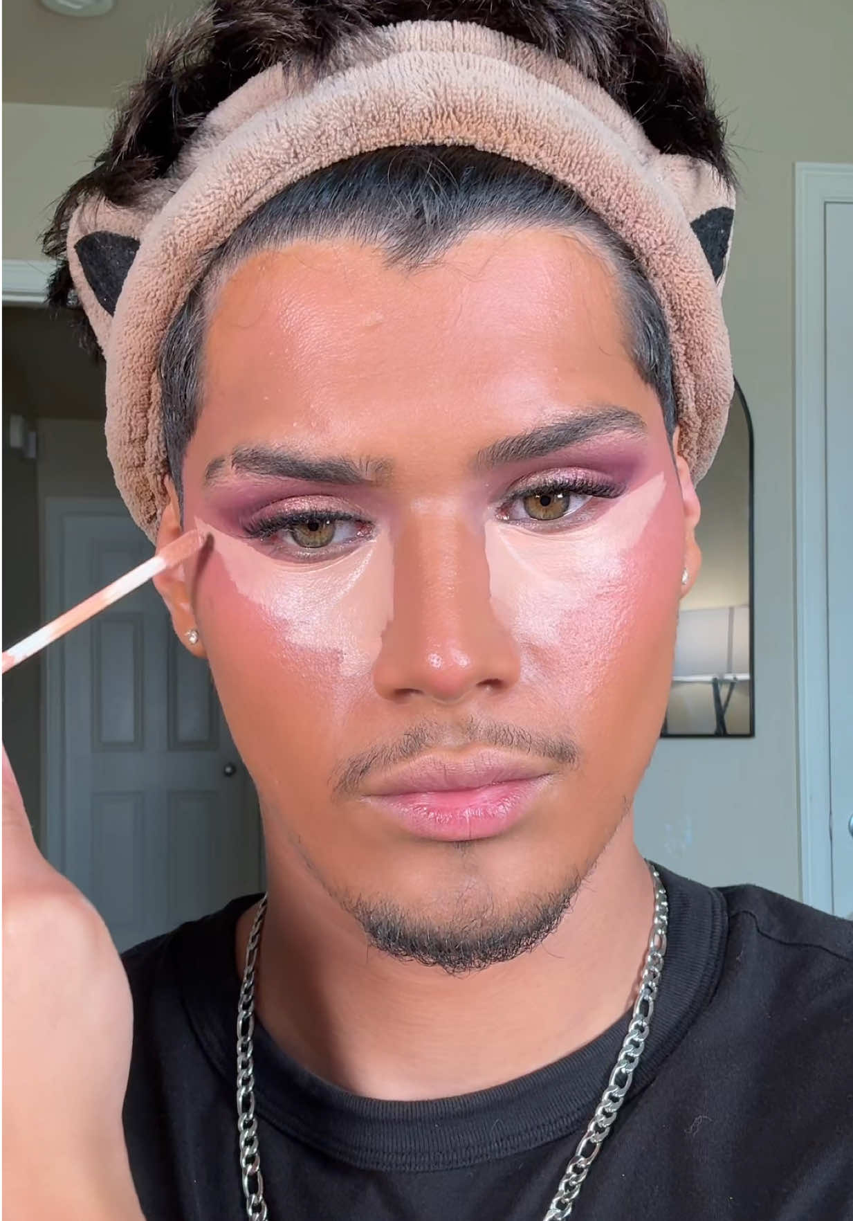 I used to have an unhealthy obsession with this song 😭 I love it sm  Products used   EYES @Huda Beauty palette  Pooplunch lashes in “delicate” (on Amazon storefront) FACE @Embryolisse USA  Mosturizer @NARS Cosmetics  - Light Reflecting foundation   - Concealer in ”Honey” @Too Faced  - chocolate cream bronzer  @Beauty Creations Cosmetics  - cream blush in “Fuchsia Thoughts” - Lip liner in “La Vida Mocha” @ONE SIZE BEAUTY ra pink powder  - Trio bronzer in “medium” @NYX Professional Makeup  - Buttermelt blush in shade “Butta Together” and “For The Butta” @Anastasia Beverly Hills  - lip velvet in “kiss”