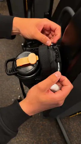 EASEY BAG MAGNÉTIQUE 🧲 ⚡️ T’as aimé ? Fais-le savoir : ➡️ like, commente, partage et abonne-toi !⚡️ #bodybuilder #Fitness  #tiktoktips, #viralcontent, #contentcreation, #foryoupage, #socialmedia#fitnessmotivation #gym #GymTok 