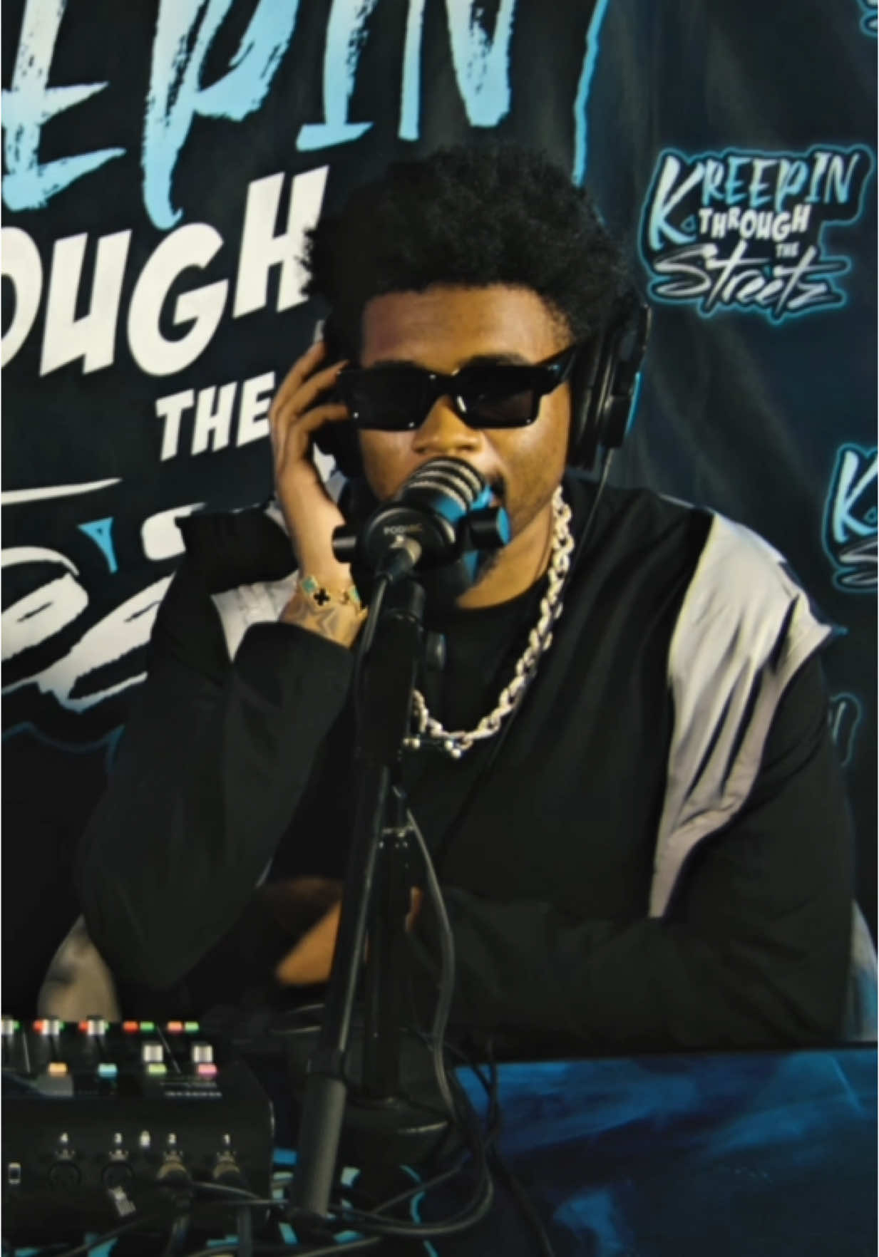 @Lil Ken ❌ @kreepinthroughthestreetz💥 FULL Freestyle Episode Out Now On Youtube🌎 Link In Bio🔌 RUN IT UP‼️ 📮💨 #kreepinthroughthestreetz #fyp #explore #freestyle #trending #florida #viralfyp #podcast #viral #studio #music #subscribe #rap #hiphop #motion #fypシ #blowthisup #blowthisupforme #streameruniversity 