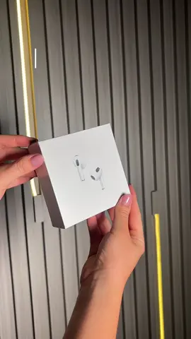 🎧 ¿Aún no tienes los tuyos? Los AirPods Serie 3 están ARRASANDO 🚀 Calidad de sonido brutal, batería duradera y el diseño cómodo que ya conoces 😍 📲 Ideales para trabajar, entrenar o simplemente perderte en tu música favorita. 💥 ¡Y con precio que sí te conviene! 💰 $70.000 🚚 Envío GRATIS en Medellín 📦 Nacional por solo $8.000 Comenta “AIRDROP3” y te enviamos toda la info 📩 #AirPodsSerie3 #CopcityOficial #AudioPremium #EmprendeConCopcity #AirPodsColombia #VentaMayorista