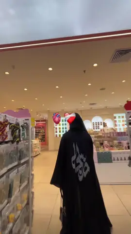 udah ada versi anak nya juga lohhh man teman#hitam #gamis #abayastyle #bajumesir #abayadubai #abayakhodijah #syarahcollectionbajuabaya 