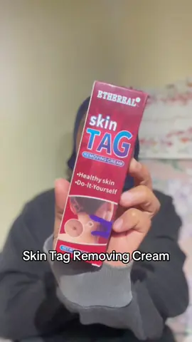 Tak suka tengok ketuat tahi lalat skin tag dekat leher muka kelopak mata bahagian lipatan? Rasa tak selesa kan..? Korang patut cuba cream ni utk bantu masalah korang tu. Mudah dan jimat kos. Dapatkan cream ni dekat beg kuning sekarang, beli cepat, cepatlah masalah tu hilang. #skintag #masalahkulit #kutil #tahilalat 