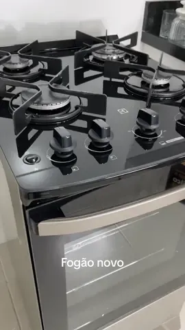 Unboxing de mais um eletro do apê 🏠🥹 #enxovaldecasanova #comprinhasdecasa #fogão #electrolux #fyp