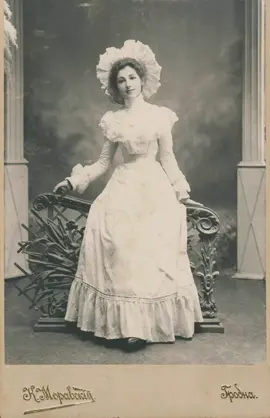 1. Woman from Grodno city - Russian empire - around 1900. 2. Vera Komissarzjevskaja. 3. Sarah Bernhardt. 4. Florence Nightingale #creatorsearchinsights #fyp #foryoupage❤️❤️ #tik_tok #tiktokeurope #tiktoknorge #tiktok_india #tiktokusa #tiktokengland #tiktokfrance #tiktokrussia #scandinavia #european #europe #tiktoksverige #tiktokdanmark #norge #norgetiktok #bergen #usa_tiktok #History #historia #HistoryTime #historytok #historyfacts #nostalgia #vintage #vintagefashion #fashion #historical #beautiful #author #actress #russian #beautifulgirl #woman #girl #1800s #1800saesthetic #1800sfashion #1900s #1900shistory #1900saesthetic #edwardianera #edwardian #victorian #victorianhouse #victorianera #19thcentury #20thcenturygirl #prettygirls #highfashiontiktok 