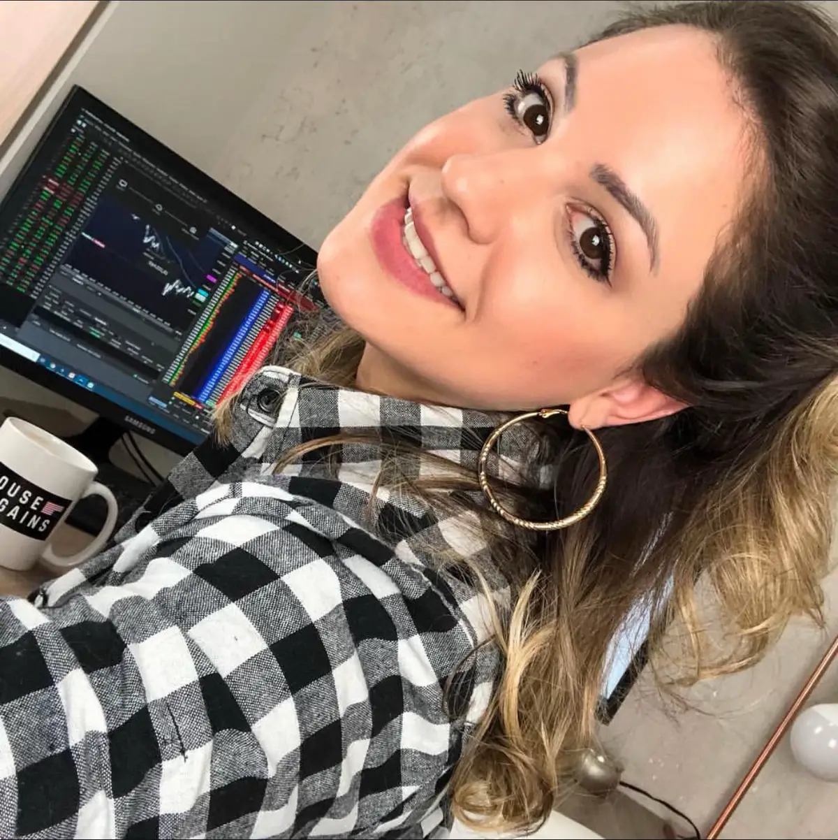 Many know that even though I have some short-term investments, I also reconcile with some long-term ones and as you well know I also love the variable income! Thinking about it, there are some stocks that I think about earning with their appreciation, but I also have other ways to monetize, whether with interest under equity, dividends, bonuses, etc. The point is that many aspire to have this extra income but do not understand or do not know how to calculate whether a certain action is really returning or not. Thinking about it. #forextrading #forextrading  #makemoneyonlinefromhome 