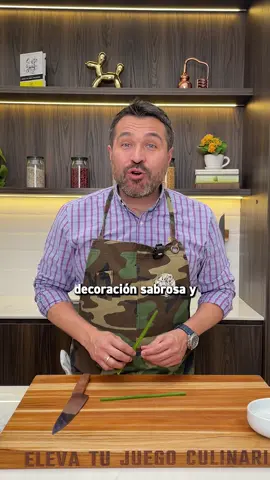 Como hacer esta decoración de rulos de cebolla? Aquí te la enseño! #peruvianfood #recetas #cocina #tallarinsaltado #rulosdecebolla #tips #decoraciones 