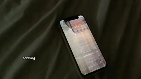 lowkey don’t even know what happened to it #phone #iphone #broken #brokenphone #sobbing #crashingout 