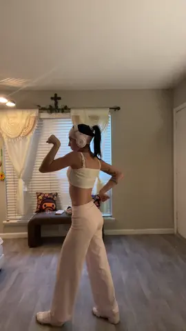 where my skinny girls @ ‼️🗣️ I have gained 13 pounds so far guys🙂‍↕️ #gym #gymgirl ##GymTok #newgymgirlie #tabi #beats