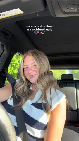 another dayyy at work⭐️💗 #cometoworkwithme #cometoworkwithmevlog #workvlog #9to5 #dayinmylife #dayinthelifevlog #socialmedia #socialmediamarketing #socialmediagirl #worklife #Lifestyle #postgrad #postgradlife 