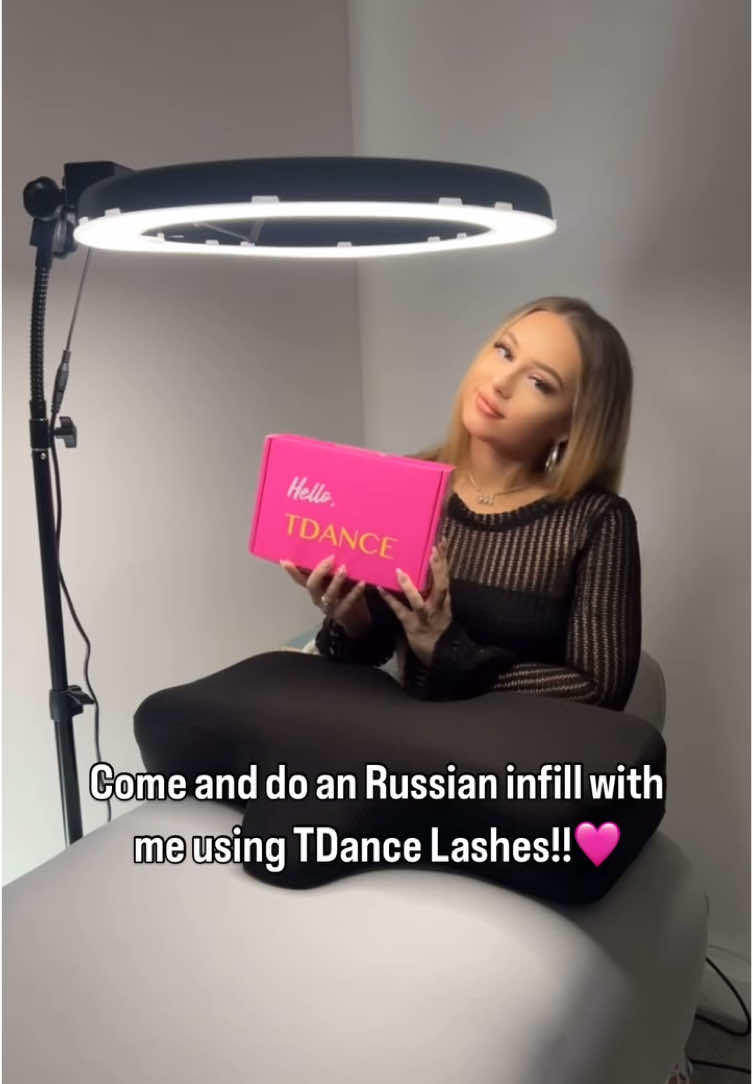 Infill timeee🩷 use code blue for 10% off at checkout when purchasing @tdancelash #eyelashextensions #beauty #eyelashes #eyelashtechnician #explore #londonlashes #beautyreels #southlondonlashes