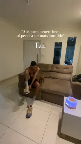 Foi mal, galera. A culpa é dos meus pés que não tocam mais o chão. 🫢 #corridaderua #meme #viralvideos #Running #run #corrida #funny #memedecorrida 