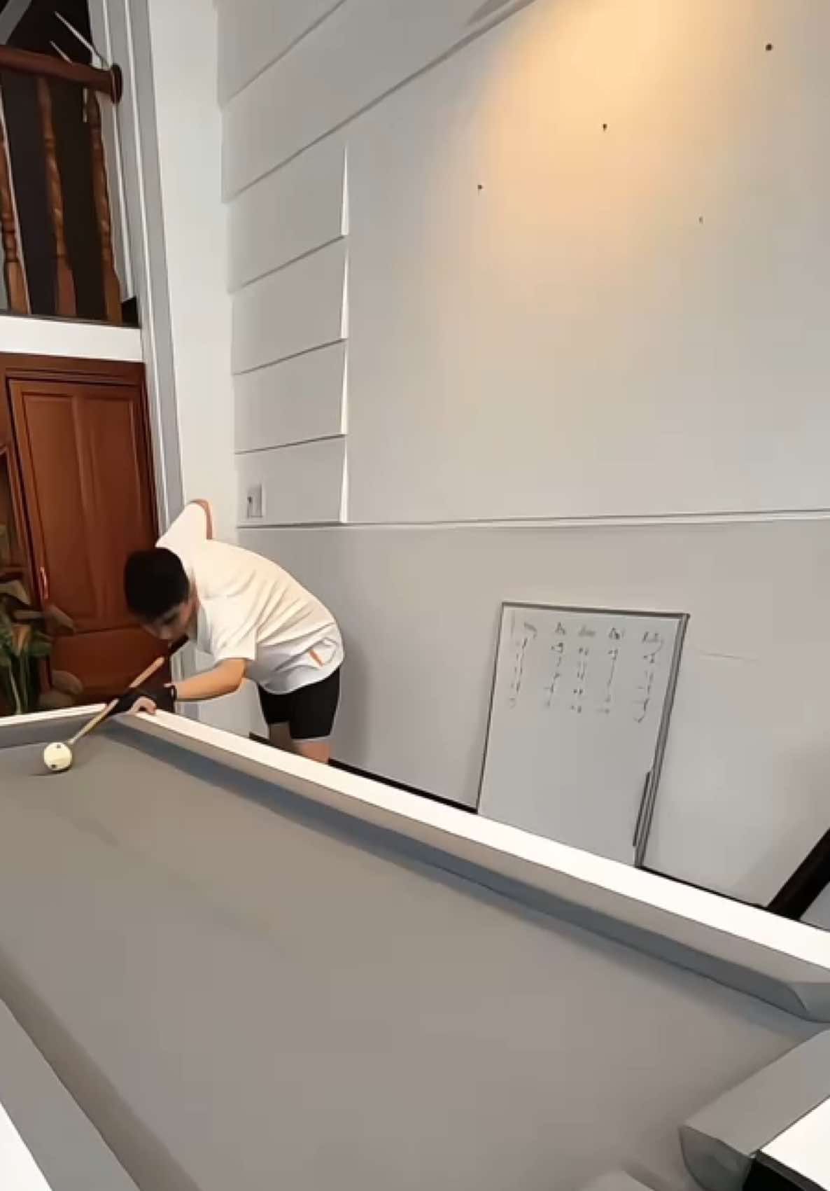 Trời mưa bạn làm gì ? 🌨️🌨️ #pool #9ballpool #giaitri #billiards #bida #fyp #xuhuong #tapluyen #mientayquetoi #mientay #mientay #bidamini #relax 