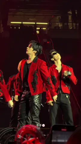 give me the hyunho meal #straykids #skz #skzstay #straykidsstay #dominatetour #leeknow #hyunjin 