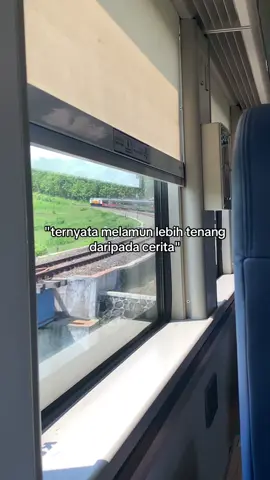 tapi harus kyk gini melamunnya #fyp #keretaapi 