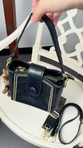 3 straps + free bunny charms 👍👜#outdoorfun #dealsforyoudays #purse #bags #shopvideocarniva #tiktokmademebuyit #tiktokshopfinds #tiktokshopsummerturnup #outfitinspo #prom #ootdinspo 