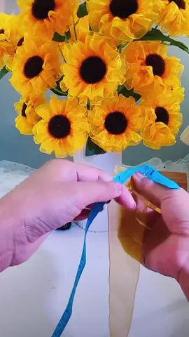 Làm hoa hướng dương bằng ruy băng xinh xắn dễ thương #tiemhoahandmade #huongdanlamhoa #hoahandmade #hoahuongduong #hoahuongduong🌻 #hoaruybang #hoaruybanghandmade #ruybanghandmade #craft #DIY #decor 