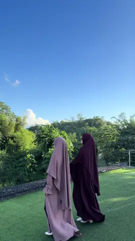 Hafshah Walnut & Burgundy ✨