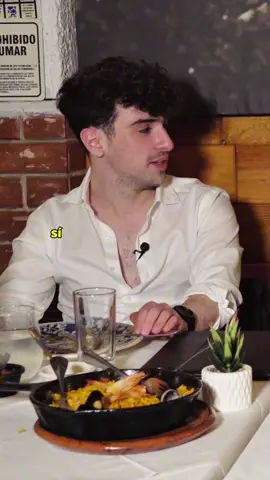 El niño Iván también quiere jugar a aventar cubiertos 🍴😇