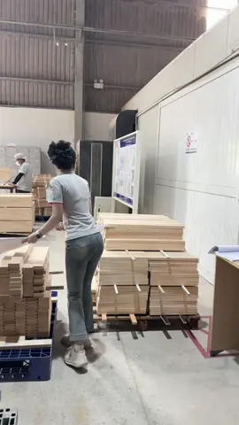 Công ty mình việc làm nhiều, tăng ca đều, ai muốn ổn định thì vào đây làm nha ☺️