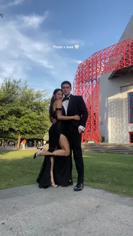 Donde te arremeden ahí es!! @-_- ❤️ #prom #boyfriend #Love #promdress #novios #couple 