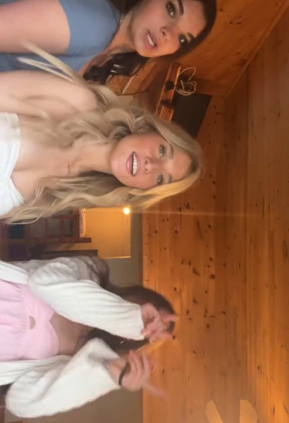 Happy to the pretty on the left @jadaspammm 