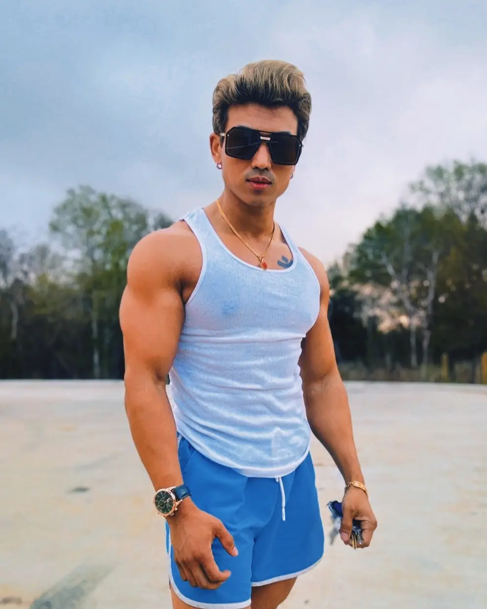🕒 Time of day: 6:30 pm 🌤️ Weather conditions: breezy  🧘‍♂️ Mood & vibe: good & positive  💭 Personal thoughts: Nature over anything  #houstontx #sunset #photoshoot 