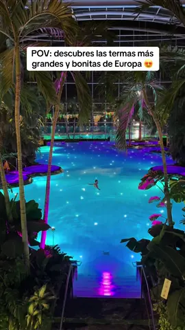 🔥💦 Therme Bucuresti: Las termas más grandes de Europa 💦🔥 🌴 Piscinas gigantes, toboganes locos, saunas y un jardín tropical que parece sacado de otro mundo. 💆‍♂️ Un paraíso urbano para desconectar, relajarte y disfrutar como nunca. 🏊‍♀️ Más de 25.000 m² de pura experiencia termal con todo lo que puedas imaginar. ✨ Si no has estado, tienes que ponerlas YA en tu lista de viajes. #ThermeBucuresti #TermasEuropa #SpaDeLujo #RelaxTotal #AguasTermales #ViajesDeRelax #EscapadaPerfecta #Wellness #SpaLife