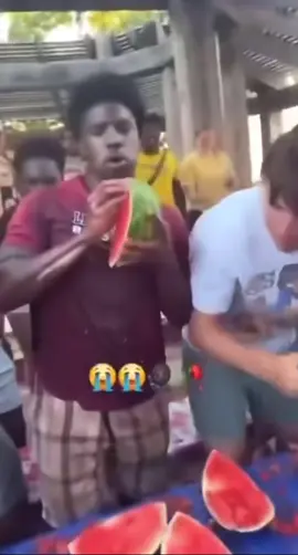 #debone #watermelon #🍉🍉  #LMMFAO #fyp #🤣😂😆  Has anyone ever seen someone Debone” watermelon? Not in my lifetime! This dude has a talent and a skill!😄