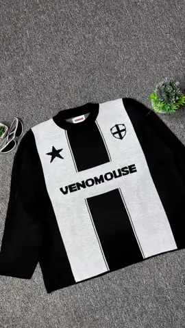 Rekomendasi knitwear boxy venomouse #knitwear #sweater #bajurajut #boxyfit #knitwearoutfit 