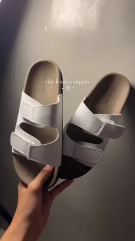 #footwear #slippersforwomen #womenslippers #slippersformen #leatherslippers 