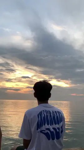 IDE FOTO COWOK DARI BELAKANG DI PANTAI  #ide #idea #ideposefoto #fypシ゚ #fyppppppppppppppppppppppp 