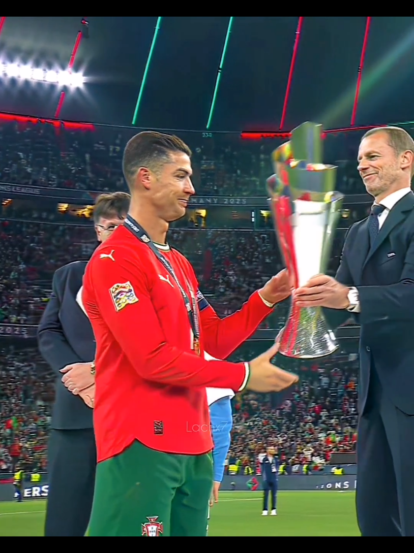 The expected moment 🏆 #cristiano #ronaldo #cr7cristianoronaldo #portugal #winner 
