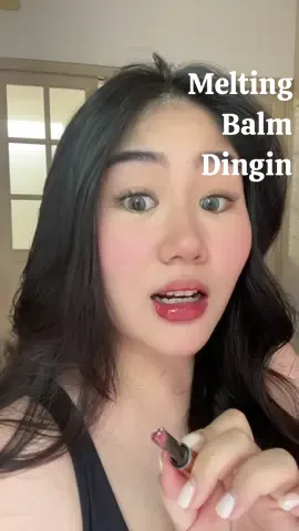 melting balm dingin luv bgt and the color???!!! Ini ngelembabin bibir cuma dia akan transfer ya karena dia lipbalm ok 😭💰🫵🏻 #lipbalm #meltingbalm 
