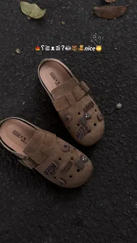 Sục da lộn mà gắn charm nữa chứ, sao mà cưng dữ vậy trời 🐻🐨🧸#xuhuong #giayxinh  #unbox #unboxing #xh #sandal #depquaihau #goclamdep #thoitrang  #fashion #review #giaydep #giaysandal #depsandal  #giayxinh #giaydepnu #sandal #sucnu #giaysuc #depsuc #giaybupbe #giaybet #giaynu #depnu 