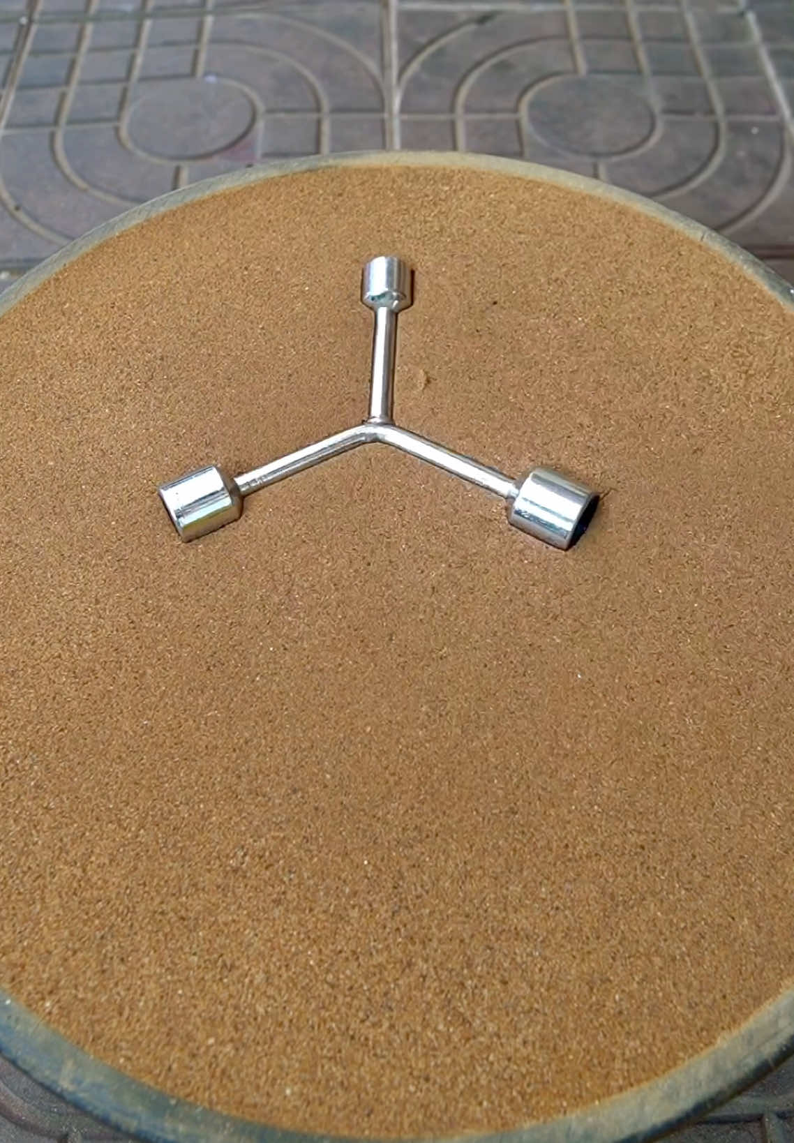 The art of metalwork from pouring liquid metal #metalcasting #art #metal #metalsmelting #satisfying 