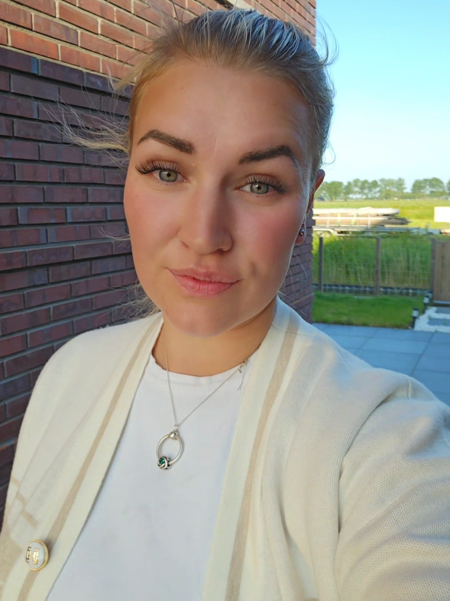 Er zijn echt heel veel bedrijven opzoek naar iemand die simpele chats willen beantwoorden die binnenkomen, omdat ze zelf daar geen zin of tijd voor hebben omdat ze hun eigen expertise willen uitwerken.  #remotework #fyp #geldverdienen #onlinegeldverdienen2025 #vrijheid #business #online 