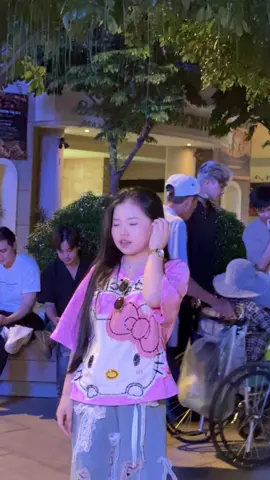 hôm nay ở sau ở ít người nhờ