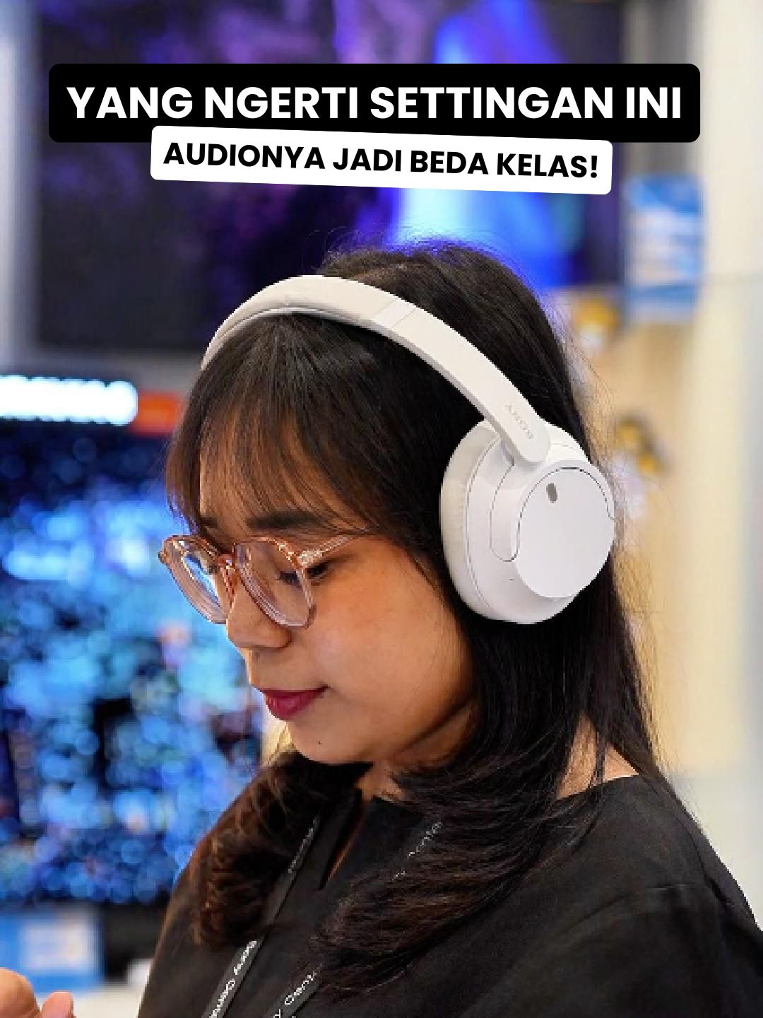 Pakai WH-CH720N tapi belum atur settingannya? Sayang banget kalo nggak dimaksimalin! 🔊🎧 Ada 3 settingan wajib yang bisa bikin audio kamu makin jernih dan nendang! Tonton videonya sampai habis, biar nggak kelewat satupun tipsnya 👀👇 #Sony #SonyCenter #WHCH720N #AudioTips