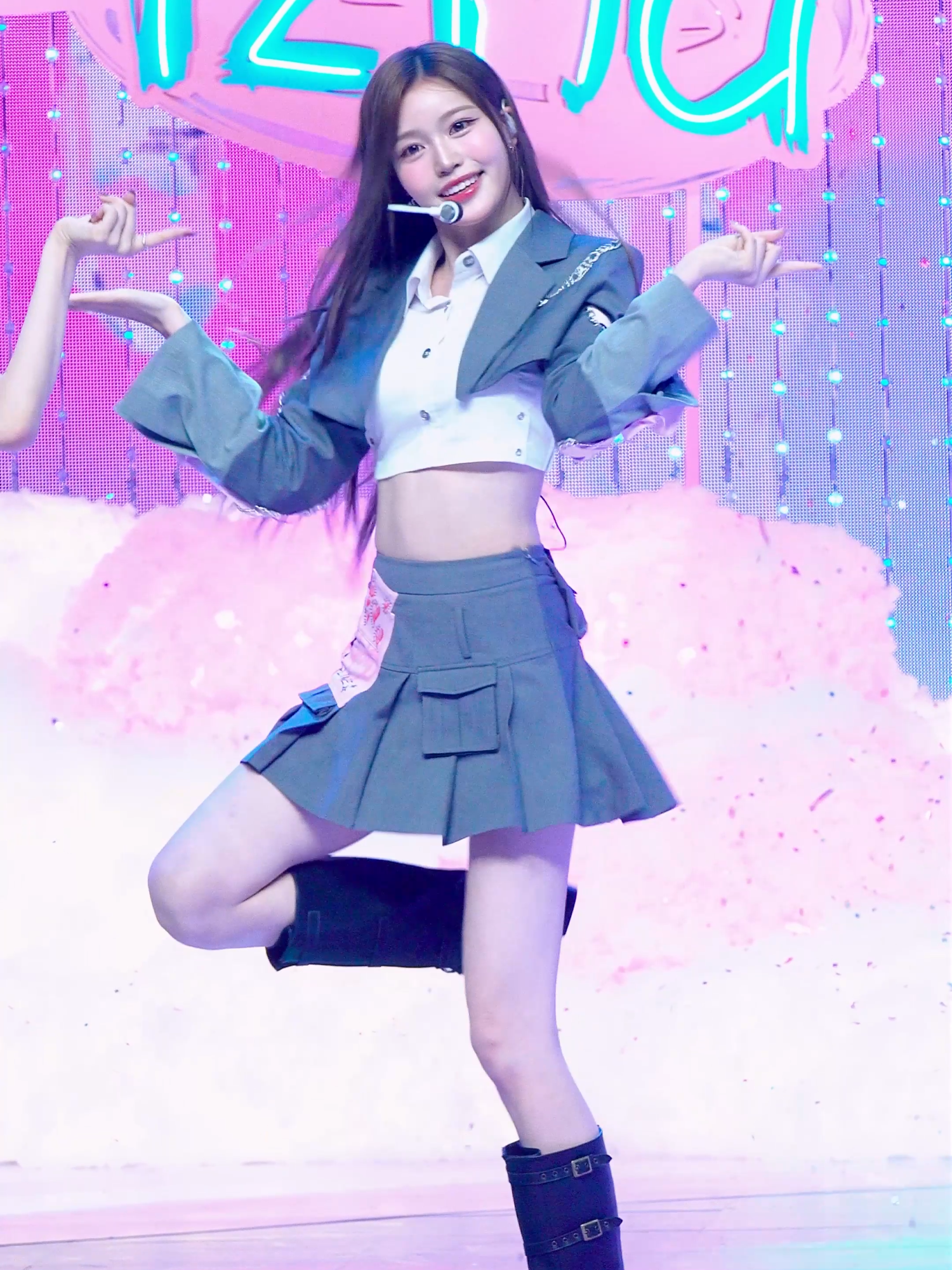 세비를 보는 순간 마음에 울리는 BEEP🚨 #MPD직캠 #MPDFanCam #M2 #izna #이즈나 #BEEP #izna_BEEP #JEONGSAEBI #정세비 #BEEP_challenge @izna_offcl