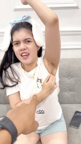 ISTRI MALAS SAMPAI BULU KETIAK PANJANG !!