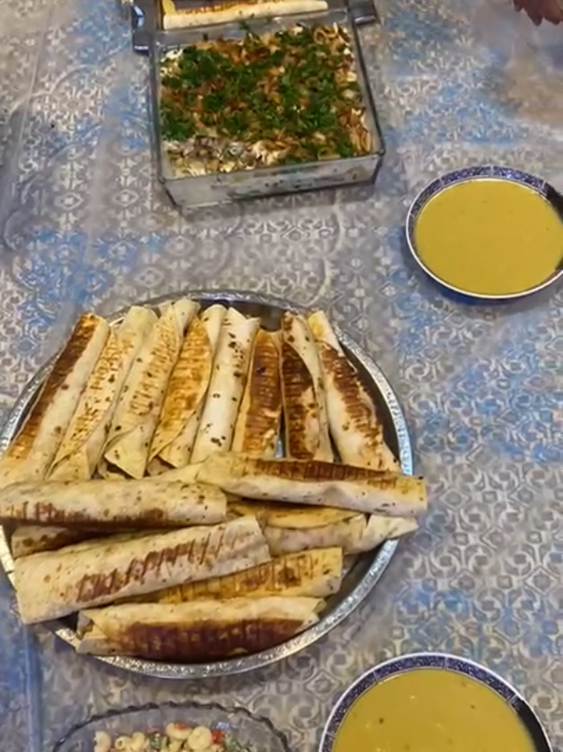عشاء لفات صاج ومقبلات وفته.. #بغداد_العامريه #كورنيش_الرمادي_التأميم #الرمادي #دوامات_يا_حلوين💙 #ماشاءالله #alhamdulileh #ميهمني #الانبار_الرمادي #اكسبلور #الرمادي_شموخ_عز_الانبار #كرعه🤪😂 #كرعه2 #يومياتي 