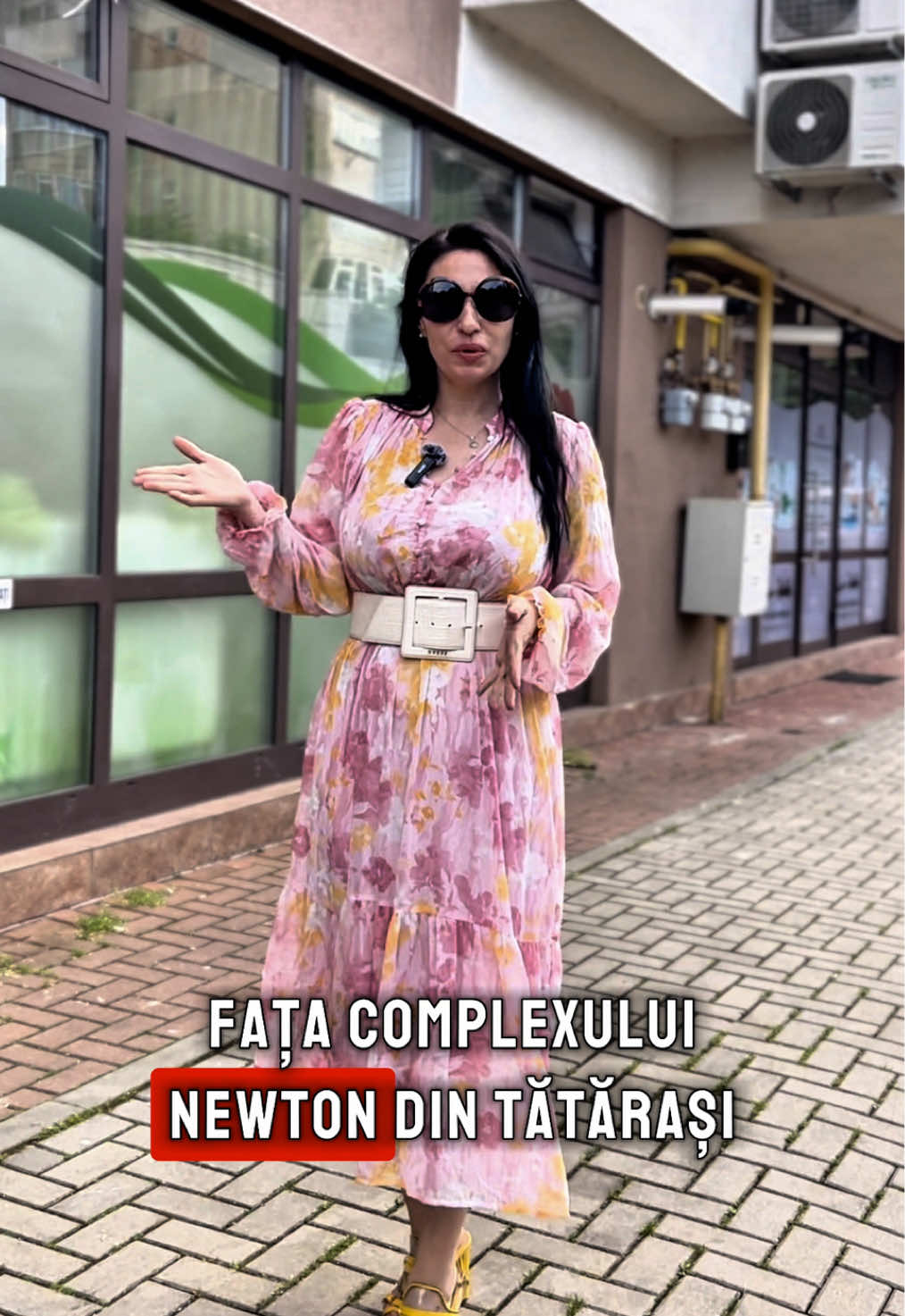 Spațiu comercial de 90mp de închiriat în zona Tatarasi! Spațiul prezentat este prevăzut cu parcare privată, baie proprie și beneficiază de lumină naturală din abundență. Poate fi compartimentat în funcție de necesitățile de utilizare, adaptându-se ușor diferitelor tipuri de activități. Această flexibilitate permite o exploatare eficientă a suprafeței. Accesul se poate face atât prin fața clădirii, cât și prin parcarea mare din spate, prevăzută cu rampă. Fiind situat într-un complex nou, chiar în centrul zonei Tătărași, spațiul beneficiază de o amplasare excelentă. Se pretează pentru multiple domenii de activitate, precum birouri, magazine, cabinete stomatologice sau cabinete de avocatură. Pentru mai multe detalii și programarea unei vizionări, sunați la nr. 0799.662.737! #remaxrelax #fyp #fyppp #remax #everyone #iasi #realestate #oportunitate #profesionalism #agentpregatit #spatiu