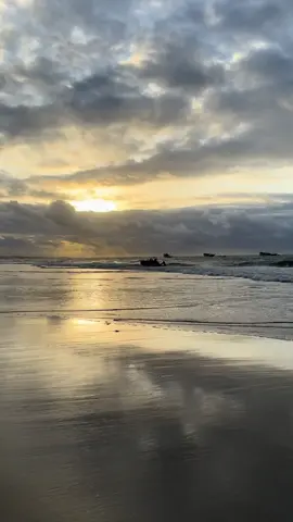 Sunrise at liido beach 🌅  #muqdisho #banaadir #somalia #liidobeach #fishermen 