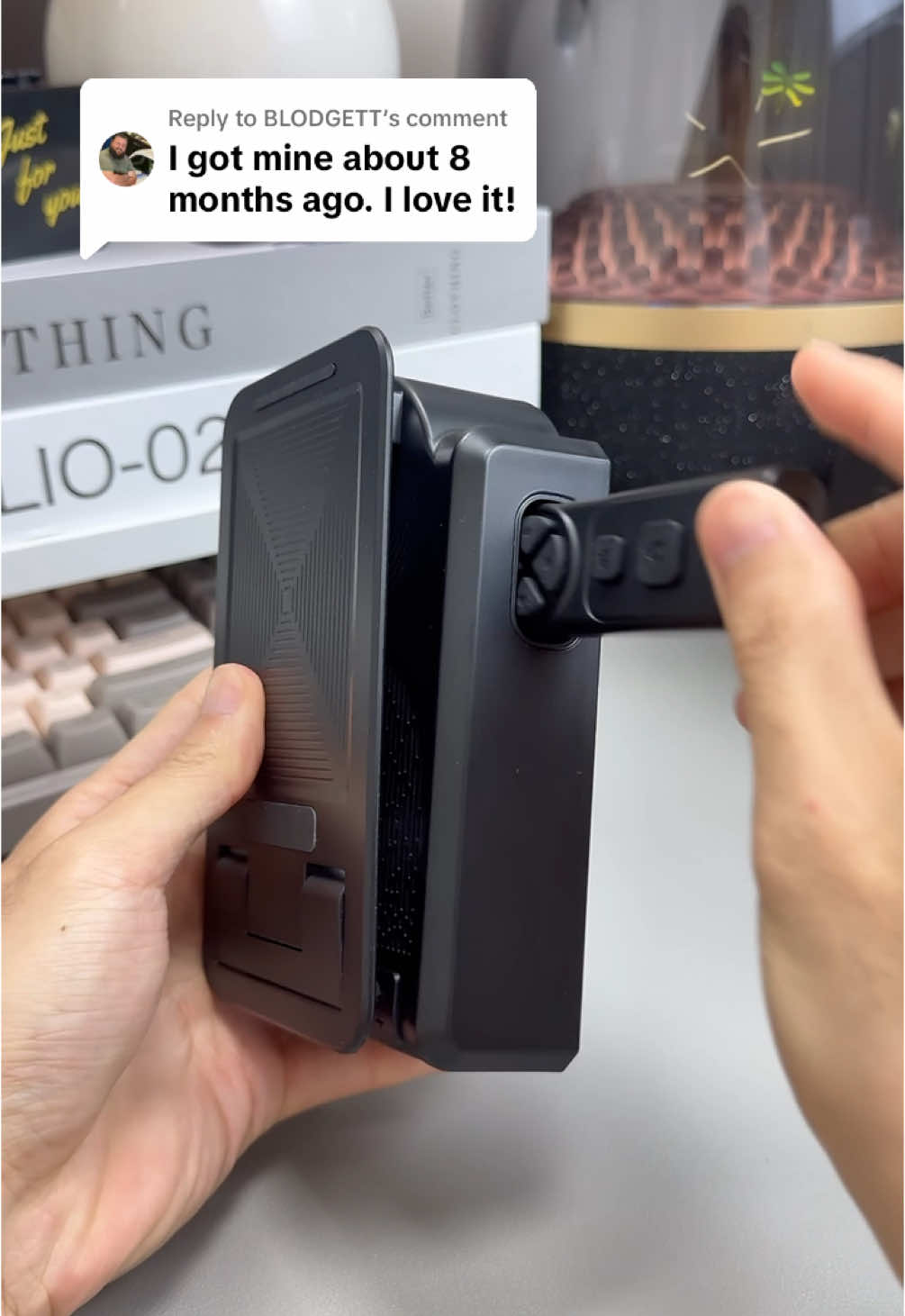 Replying to @BLODGETT Speaker stand and remote control combination #PUTARE#contentcreator#fyp#lazy#coolgadget#cozyathome#tiktokshopmusthaves#scrollingontiktok#remotecontrol#phoneholderstand#bluetoothspeaker#pageturner#camerashutter#phoneaccessories#tiktokshopfatherdays#fathersdaygift#tiktokshopsummerturnup#shopvideocarnival