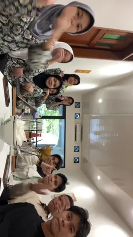 gerakan sesuai kepercayaan masing-masing 🤙🏻🤙🏻🤙🏻