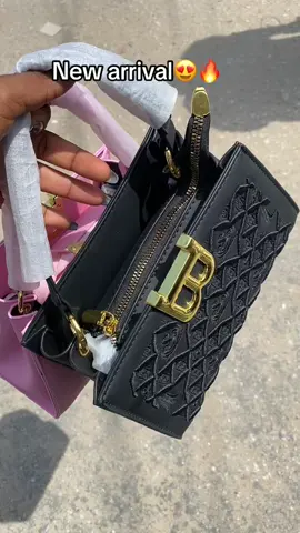 Send a dm via WhatsApp to shop🛒🛍️ wa/me:09070086203 Price:24,000✅ #bagvendorinlagos #newarrival #SmallBusiness #fashionbags 
