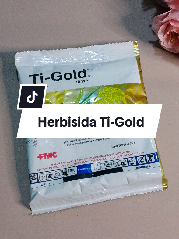 Herbisida Ti-Gold (Tigold XL 10 WP) adalah herbisida sistemik dan selektif yang digunakan untuk mengendalikan gulma berdaun lebar dan teki pada tanaman padi sawah. Bahan aktifnya adalah Pyrazosulfuron Ethyl. Ti-Gold bekerja dengan cara diserap melalui akar dan daun gulma, lalu ditranslokasikan ke meristem, sehingga menghambat pertumbuhan gulma... yuk, segera gunakan Ti-Gold sekarang juga... #tigold #herbisida #padi #petanipadi #fypage 