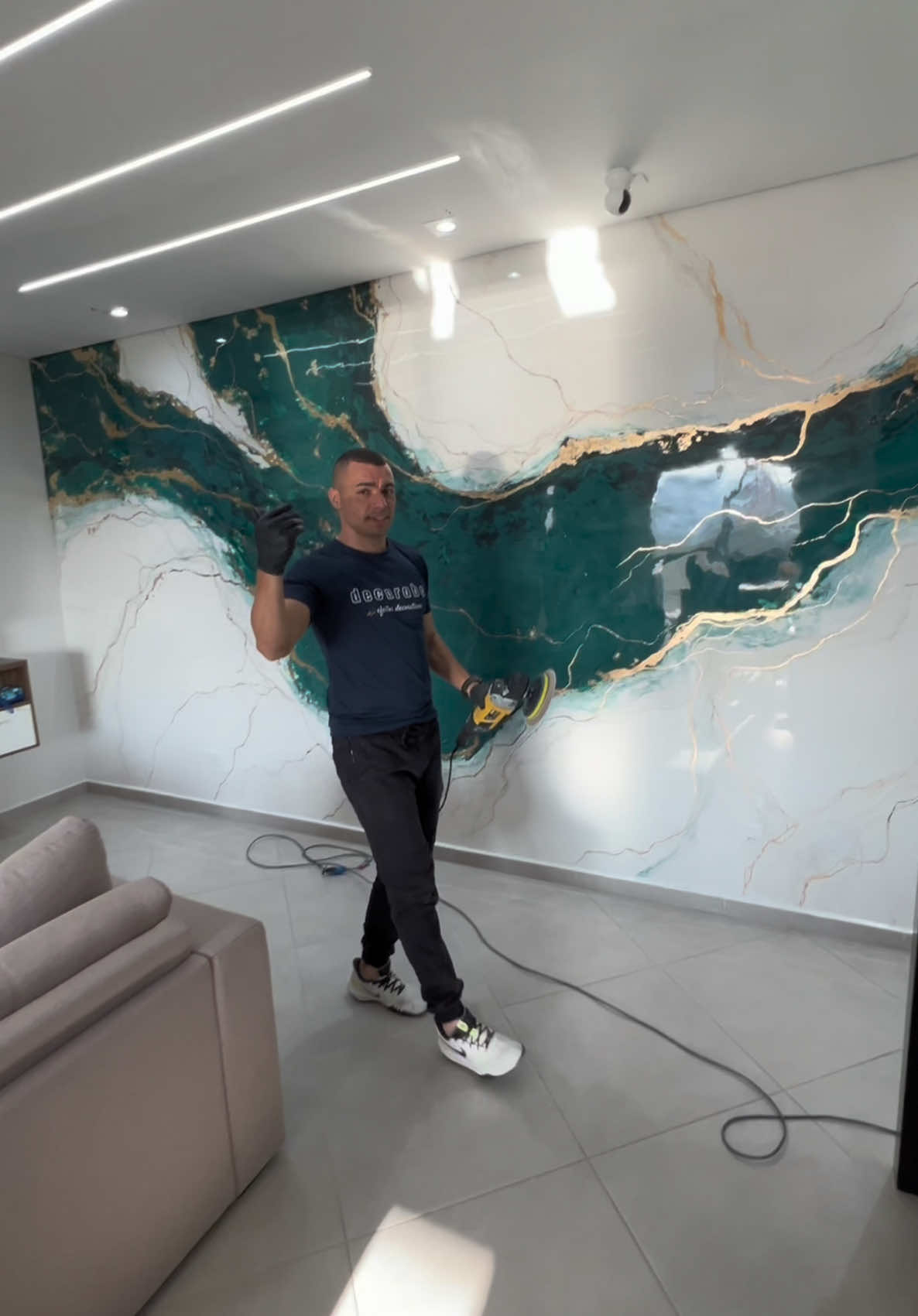 Já pensou em ter um paredão desses ? 😮 Essa e a pintura de Efeito Mármore Abstrata Verde com Folhas de Ouro 🤩🤩🤩 #EfeitoMármore #DecoraçãoLuxuosa #AcabamentoPremium”