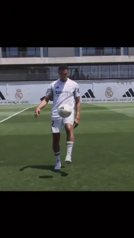 Pov : Trent alexardaro arnold Done deal signing 🤍😍⏳️🔥 ..... #blurr #fotyoupage #views #foryou #madridista #mawlitt #viewsproblem #fvp #blurredit #halamadrid #realmadrid 